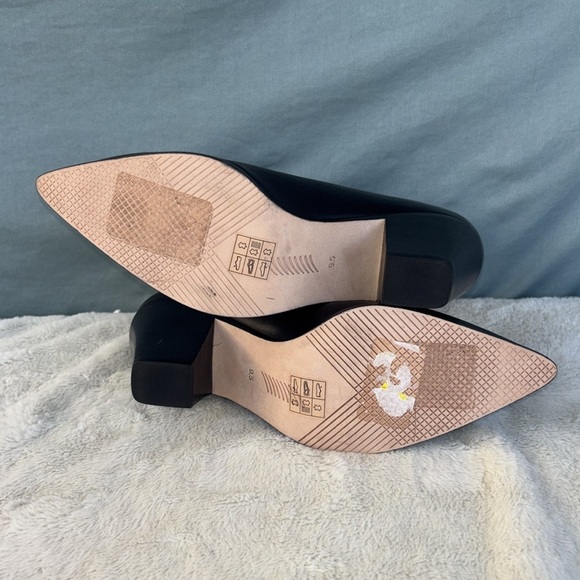 EUC Paige Leather Block Heel Ankle Boots Size 9.5 Black Womens Slip-On Heeled - Picture 6 of 8